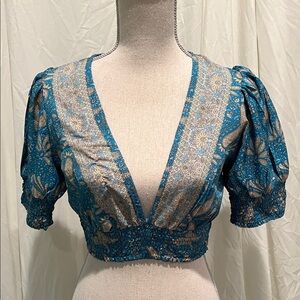 American Vintage Blue and Cream Floral Crop Top